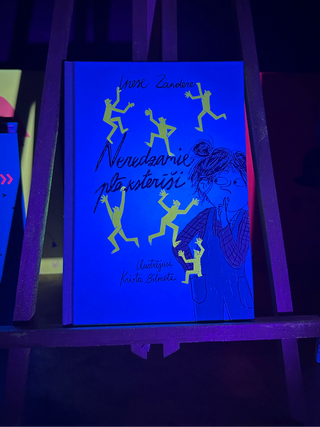 Grāmatas, kas spīd tumsā